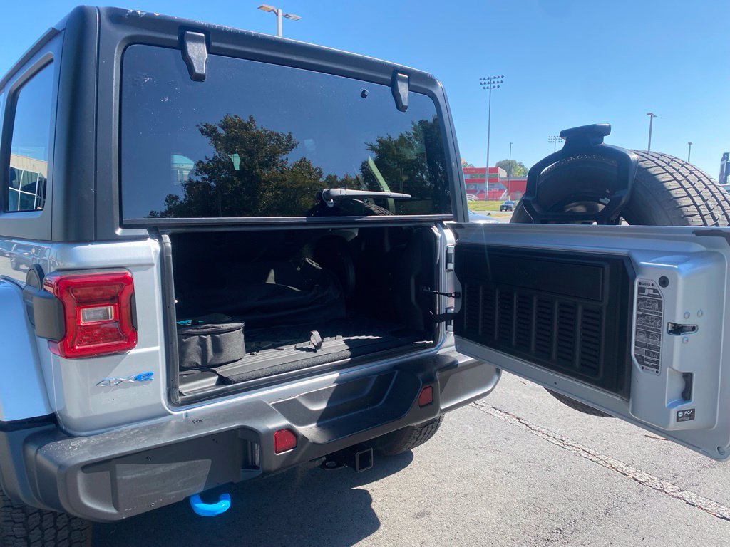 Used 2023 Jeep Wrangler Unlimited Sahara AWD/4WD image 9