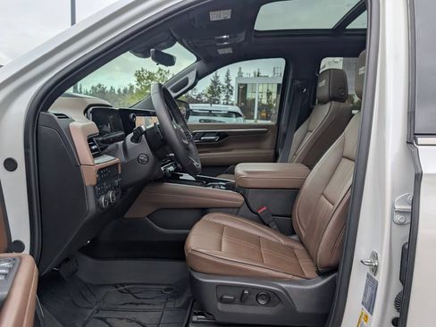 Used 2025 Chevrolet Tahoe High Country w/ Sun And Tow Package AWD/4WD image 25