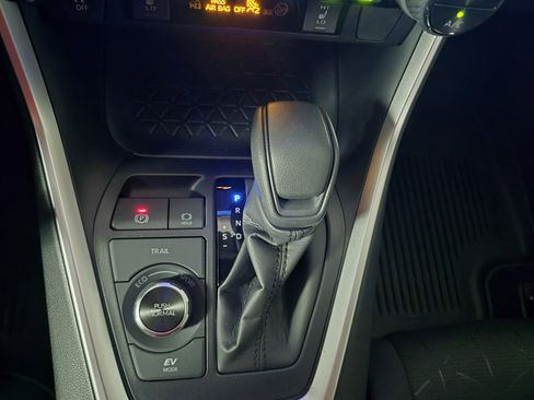 New 2025 Toyota RAV4 XLE image 27