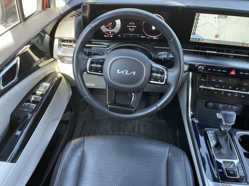 Certified 2022 Kia Carnival SX Prestige image 9