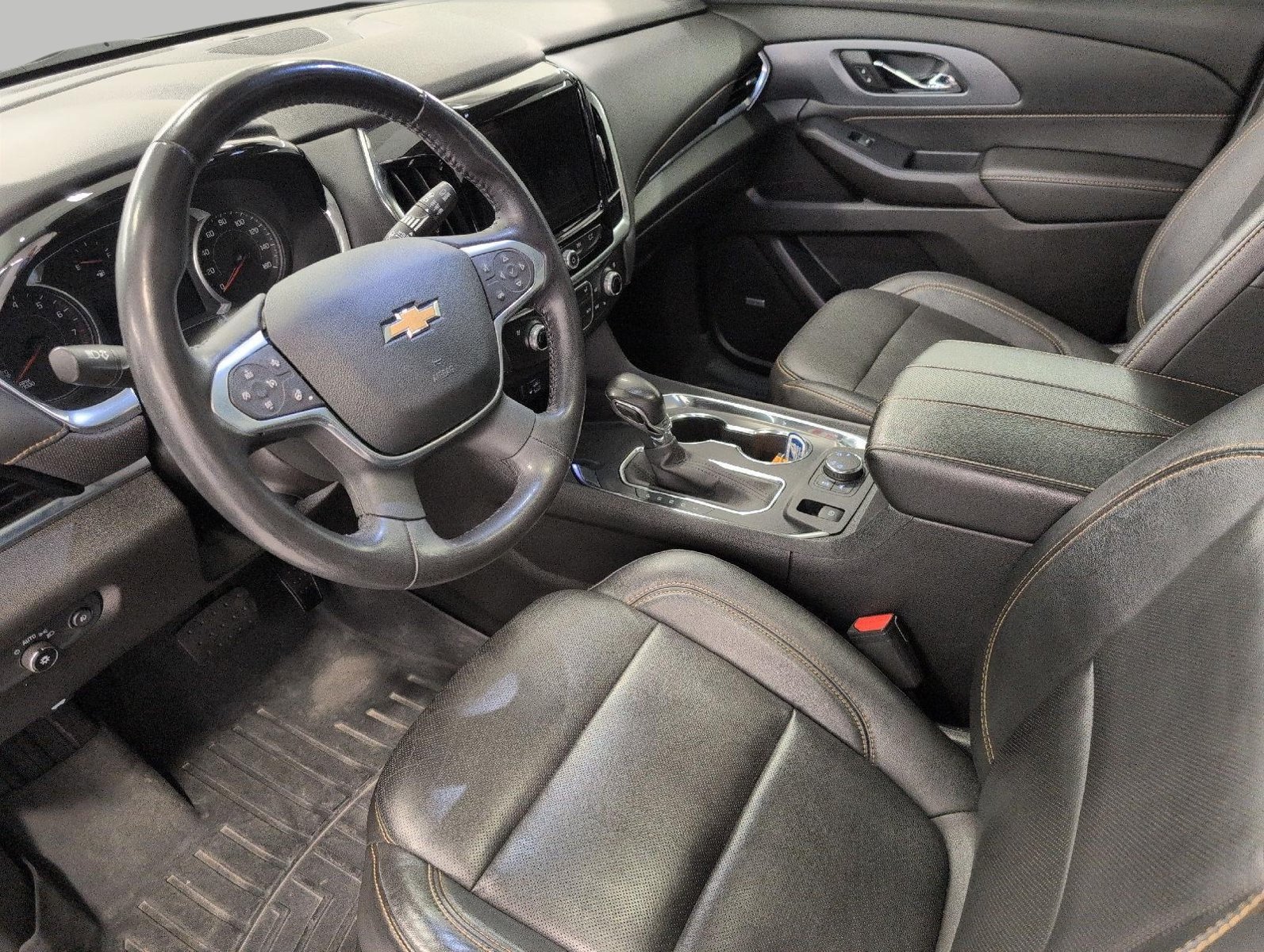 Used 2021 Chevrolet Traverse Premier w/ Redline Edition AWD/4WD image 11