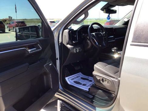 Used 2024 Chevrolet Silverado 1500 LT Trail Boss w/ Convenience Package II AWD/4WD image 11