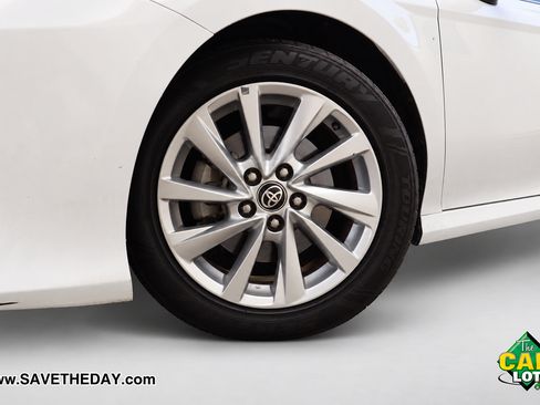Used 2021 Toyota Camry LE w/ Carpet Mat Package (TMS) FWD image 3