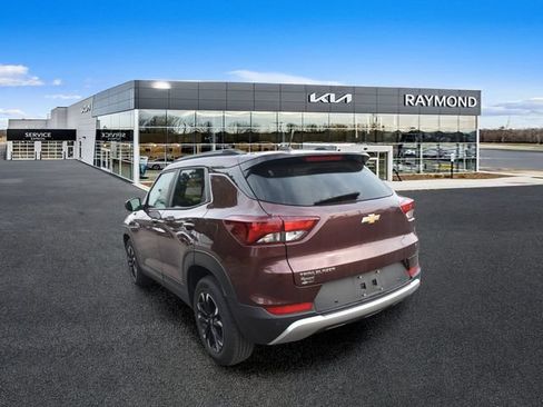 Certified 2022 Chevrolet TrailBlazer LT w/ Convenience Package FWD image 6