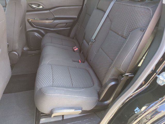 Used 2019 GMC Acadia SLE FWD image 15
