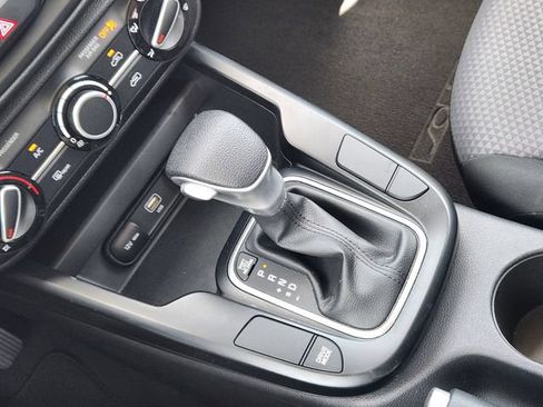 Certified 2025 Kia Soul LX w/ LX Technology Package FWD image 21