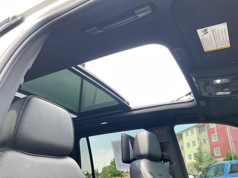 Used 2025 GMC Yukon XL Denali w/ Denali Reserve Package AWD/4WD image 19