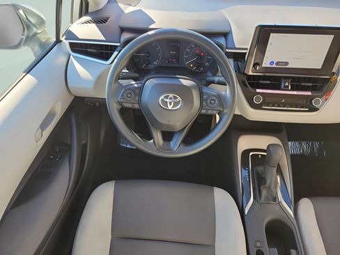Used 2025 Toyota Corolla LE image 14