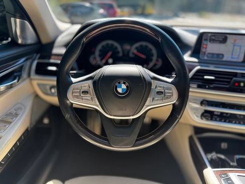 Used 2017 BMW 750i RWD image 34