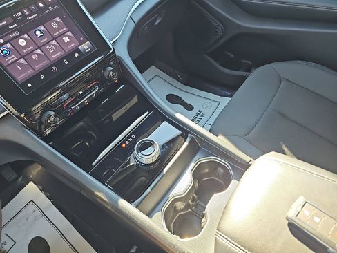 Used 2025 Jeep Grand Cherokee Laredo X w/ Trailer Tow Package image 24