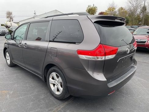Used 2012 Toyota Sienna LE image 6