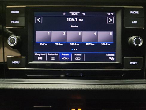 Used 2024 Volkswagen Jetta SE image 25