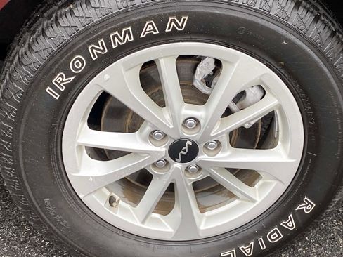 Used 2024 Kia Carnival LX FWD image 28