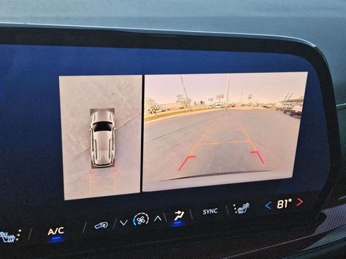 Used 2025 Chevrolet Traverse Z71 w/ Driver Confidence Package image 10