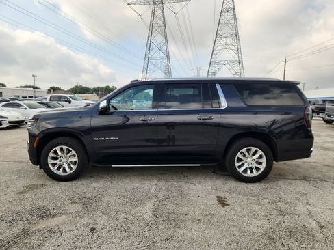 Used 2025 Chevrolet Suburban Premier RWD image 4