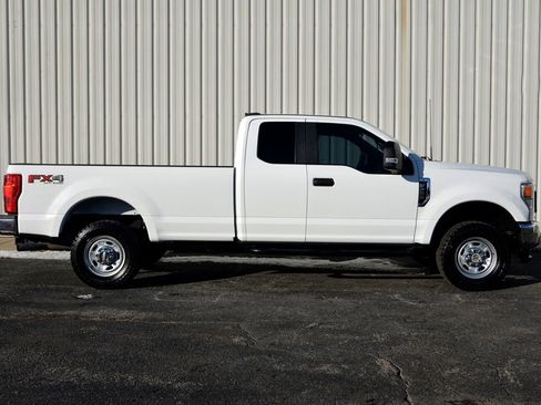 Used 2022 Ford F250 XL w/ Power Equipment Group image 9