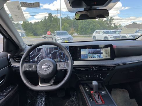 New 2025 Nissan Kicks SR image 5