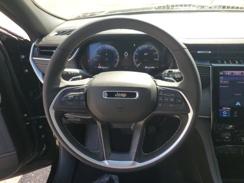 New 2025 Jeep Grand Cherokee Limited w/ Black Appearance Package image 12