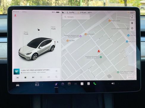 Used 2022 Tesla Model Y Long Range image 14