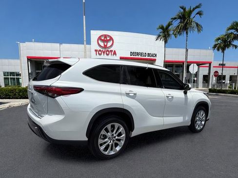 Used 2023 Toyota Highlander Limited FWD image 7