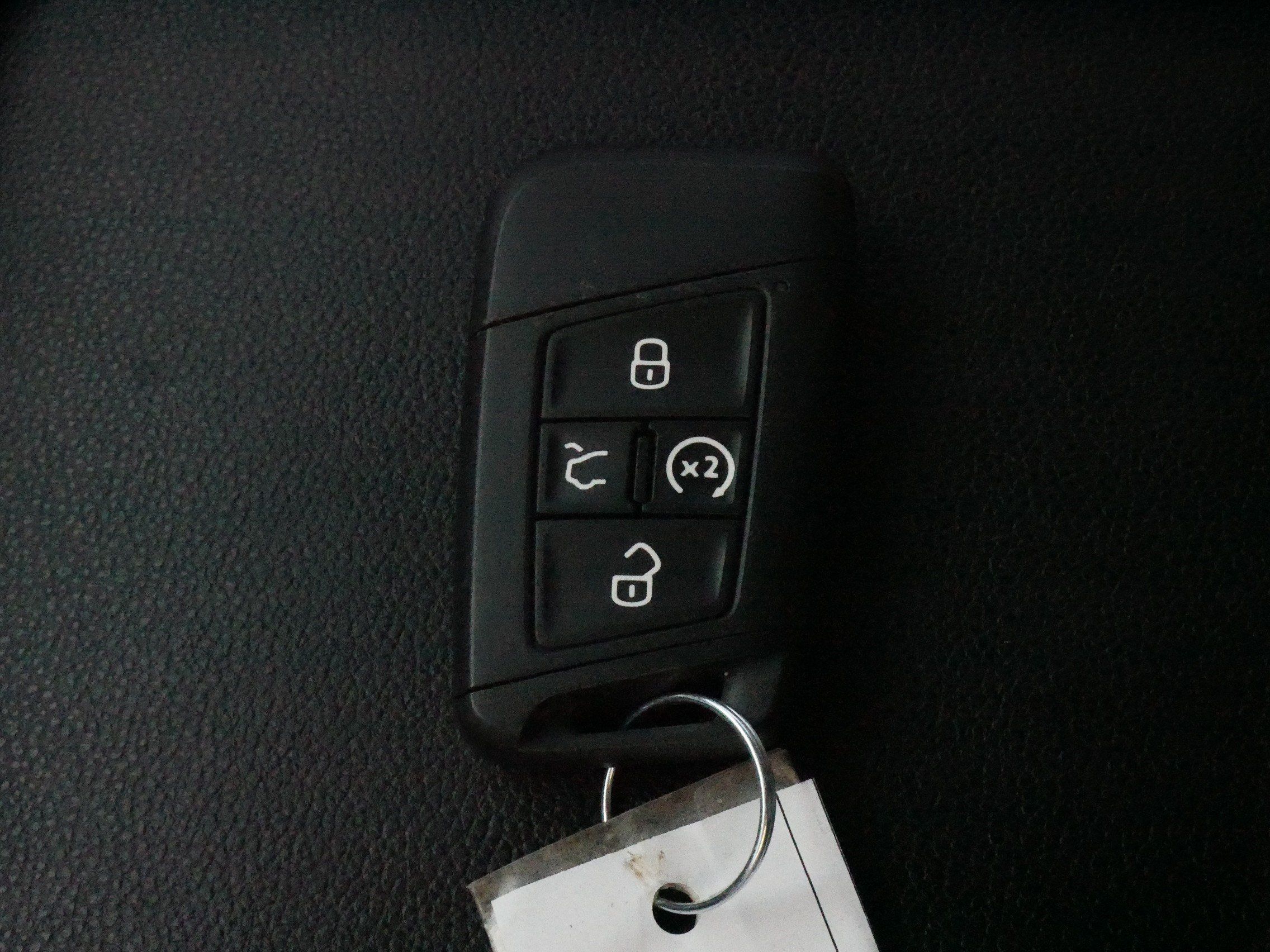 Used 2021 Volkswagen Atlas SEL AWD/4WD image 30