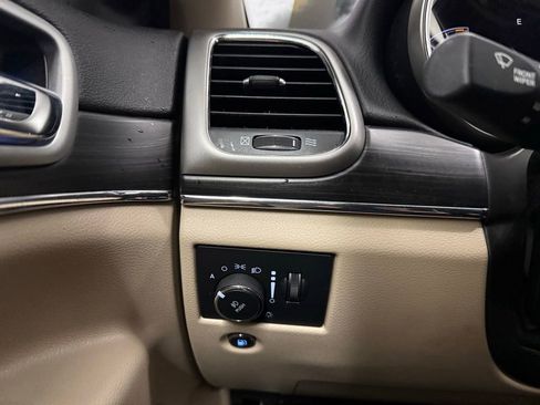 Used 2021 Jeep Grand Cherokee Limited AWD/4WD image 12