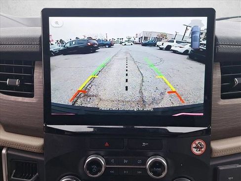 Used 2023 Ford Expedition Limited image 14