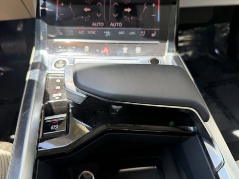 Used 2024 Audi Q8 e-tron Premium Plus w/ Premium Plus Package AWD/4WD image 30