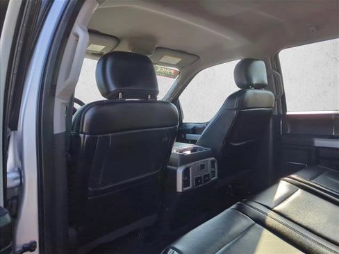 Used 2018 Ford F250 Lariat w/ Chrome Package image 17