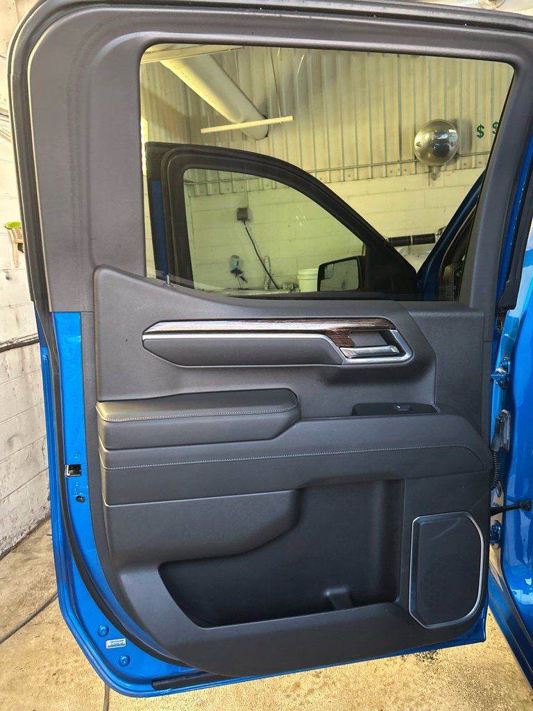 Used 2023 GMC Sierra 1500 Elevation RWD image 9