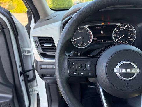 Certified 2023 Nissan Rogue SV FWD image 16