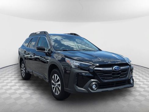Used 2025 Subaru Outback Premium AWD/4WD image 2