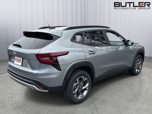 New 2026 Chevrolet Trax LT w/ Driver Confidence Package image 5