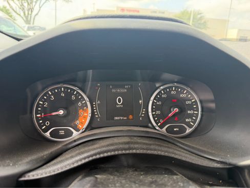 Used 2016 Jeep Renegade Sport w/ Power & Air Group FWD image 11