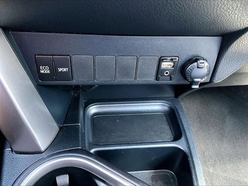 Used 2017 Toyota RAV4 XLE FWD image 26
