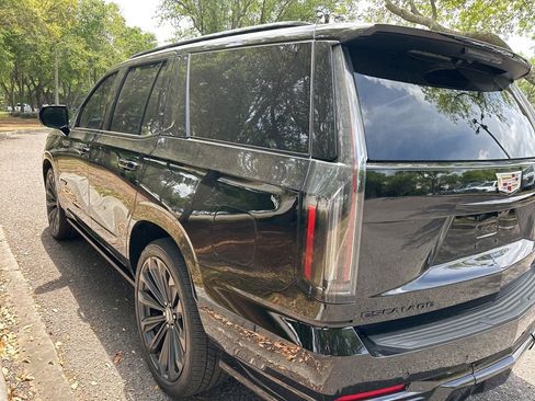 Certified 2025 Cadillac Escalade V w/ LPO, Floor Liner Package image 9