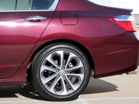 Used 2015 Honda Accord Sport image 26
