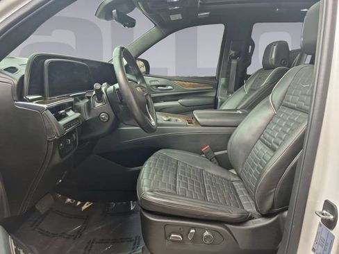 Certified 2024 Cadillac Escalade Premium Luxury Platinum w/ LPO, Floor Liner Package AWD/4WD image 10