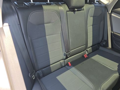 Used 2023 Volkswagen Taos SE w/ Panoramic Sunroof Package FWD image 17