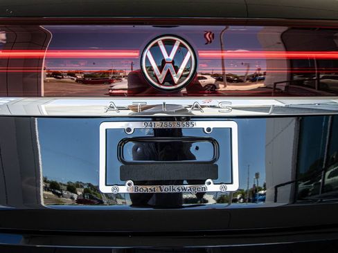 New 2026 Volkswagen Atlas Cross Sport SEL AWD/4WD image 18
