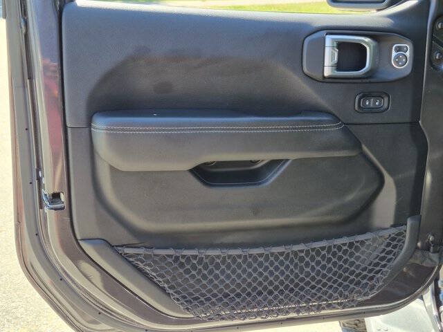Used 2020 Jeep Wrangler Unlimited Sahara AWD/4WD image 12