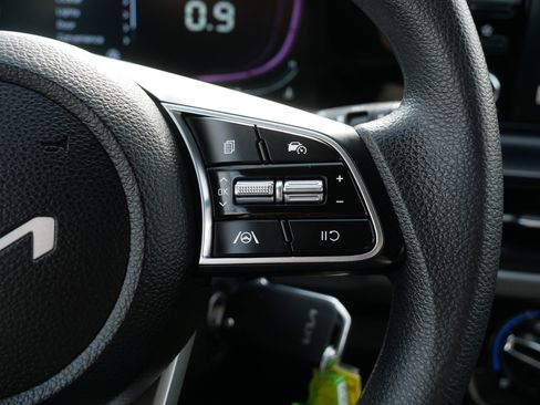 Certified 2024 Kia Seltos LX image 30