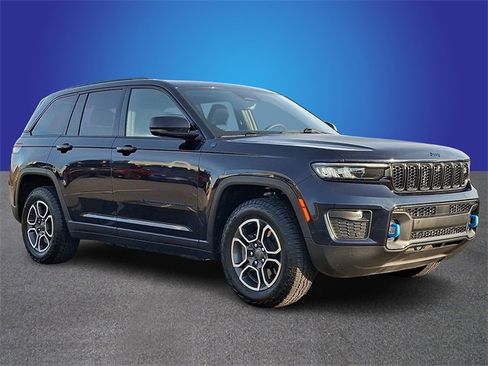 Used 2022 Jeep Grand Cherokee Trailhawk w/ Advanced Protech Group II image 3