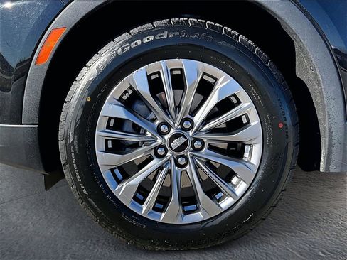 Used 2024 Cadillac XT4 Premium Luxury image 11