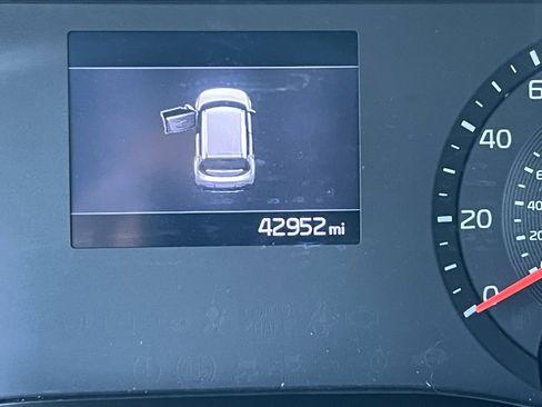 Used 2021 Kia Soul LX image 12