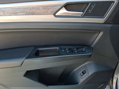 Used 2020 Volkswagen Atlas Cross Sport SE w/ Towing Package image 12