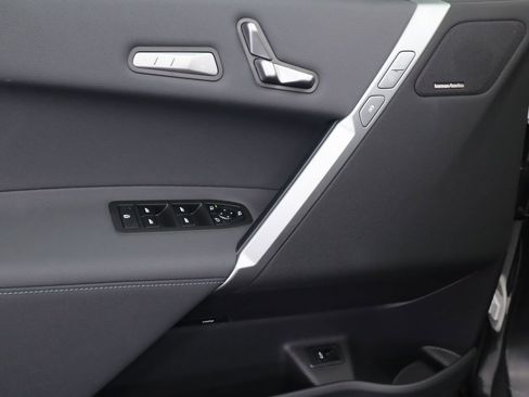 New 2026 BMW iX xDrive60 w/ M Sport Package image 24