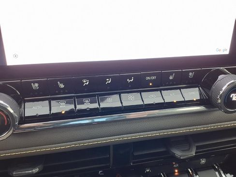 Used 2023 Chevrolet Colorado ZR2 w/ ZR2 Convenience Package III image 11