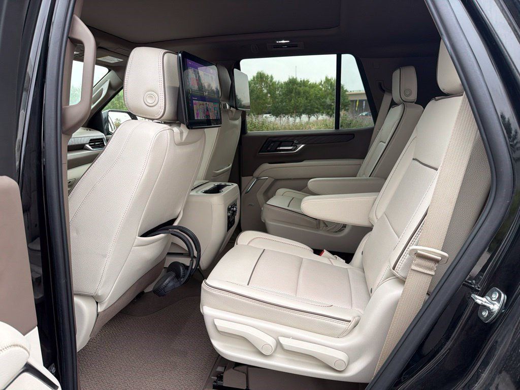 Used 2025 GMC Yukon Denali w/ Denali Reserve Package AWD/4WD image 11