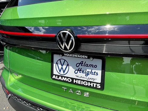 New 2025 Volkswagen Taos SE image 15